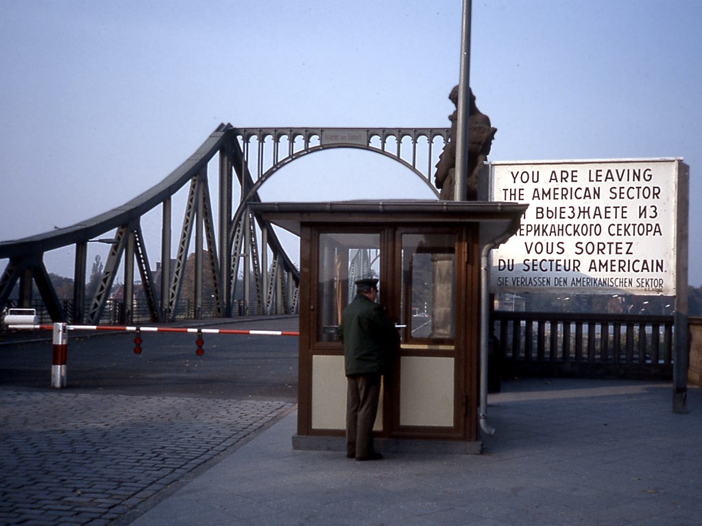 Spionage Jubilaum Die Agentenbrucke Deutsches Spionagemuseum